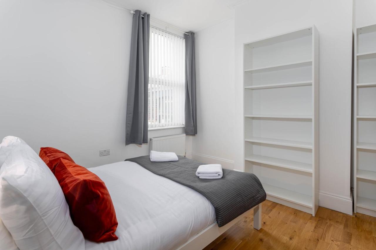 Air Host & Stay - Rockfield House - Sleeps 8 Ліверпуль Екстер'єр фото