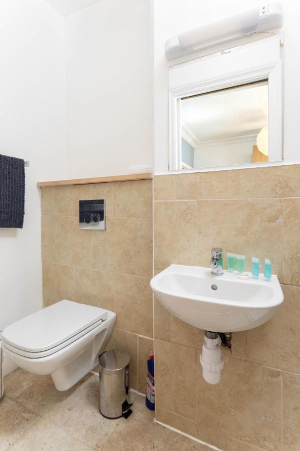 Air Host & Stay - Rockfield House - Sleeps 8 Ліверпуль Екстер'єр фото