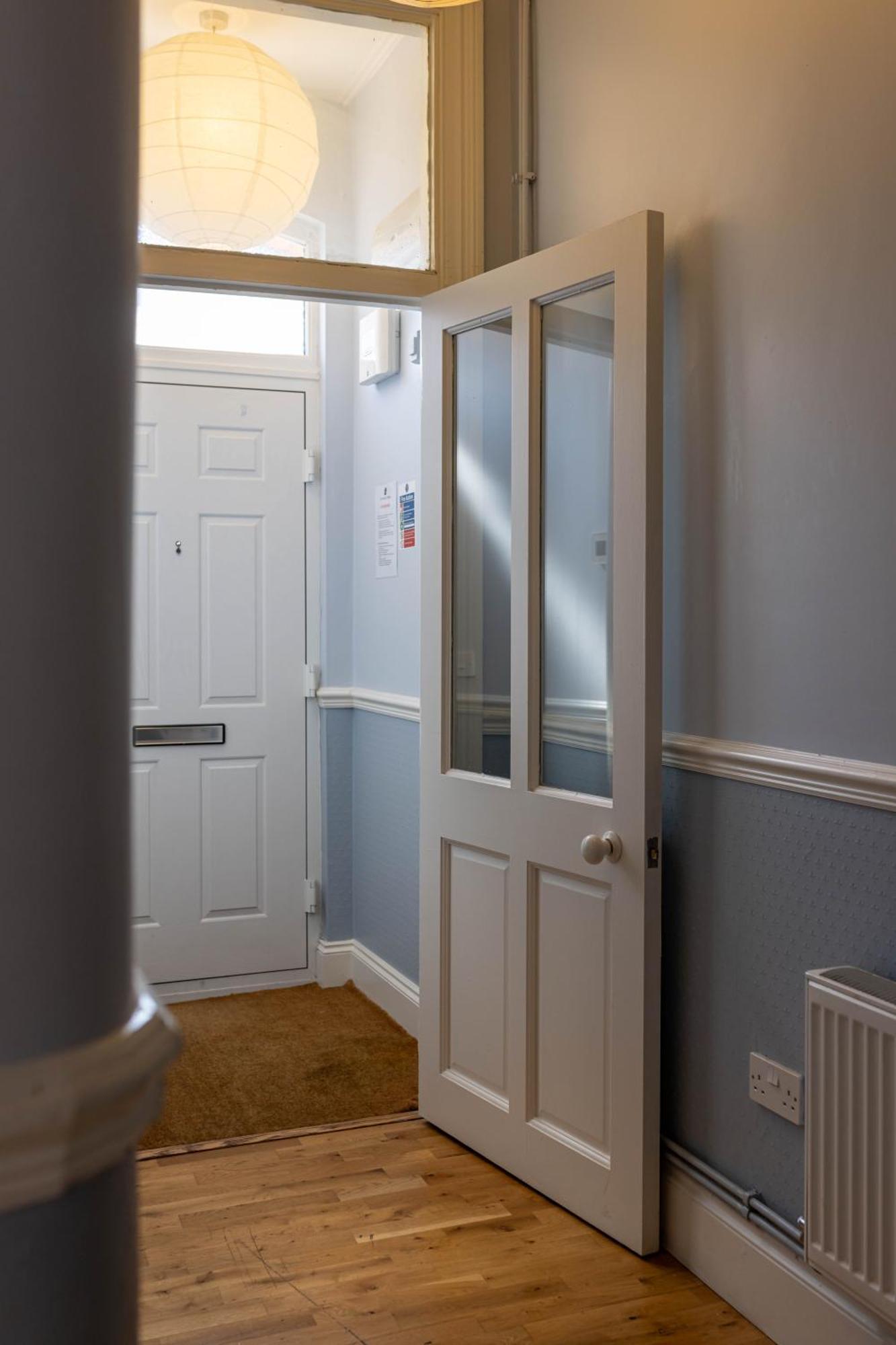 Air Host & Stay - Rockfield House - Sleeps 8 Ліверпуль Екстер'єр фото