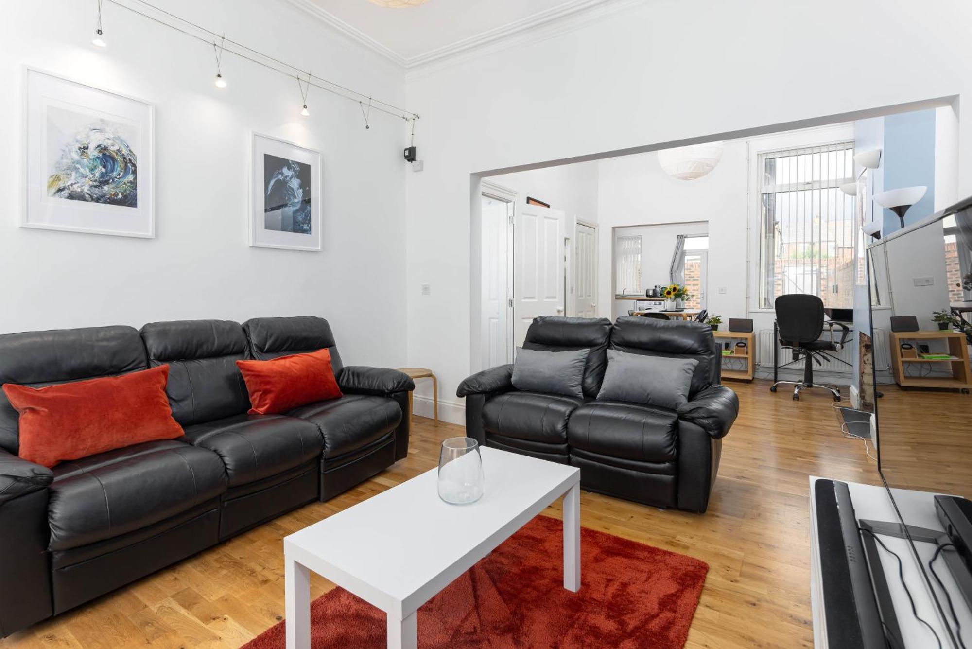 Air Host & Stay - Rockfield House - Sleeps 8 Ліверпуль Екстер'єр фото